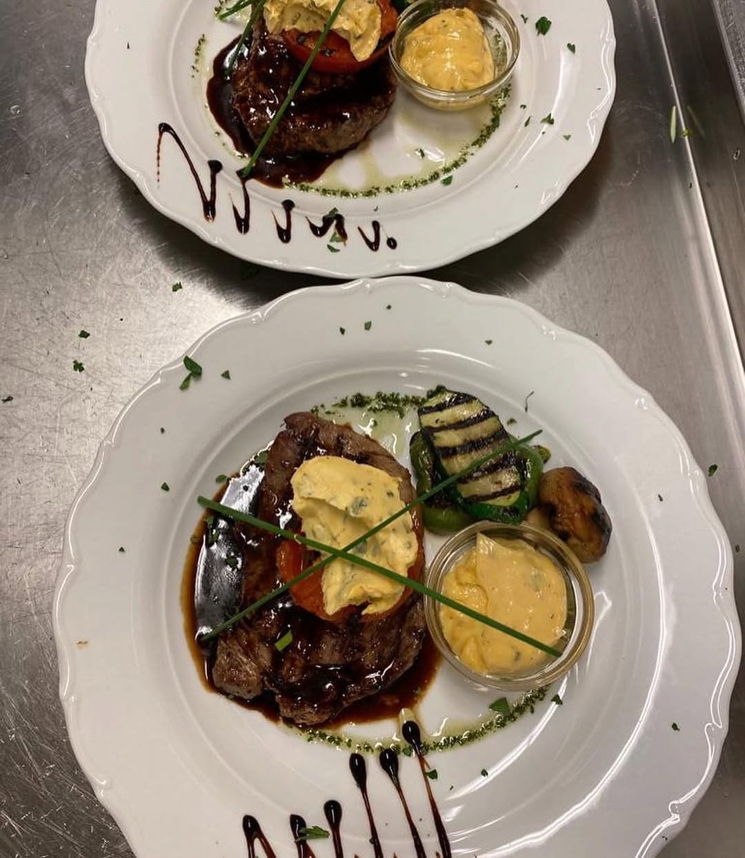 Grillad oxfilé med bearnaisesås och grillade grönsaker